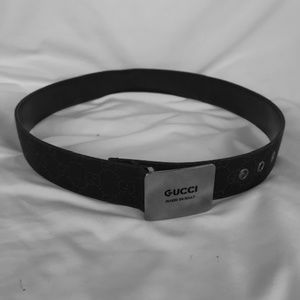 Brown Gucci belt with silver buckle